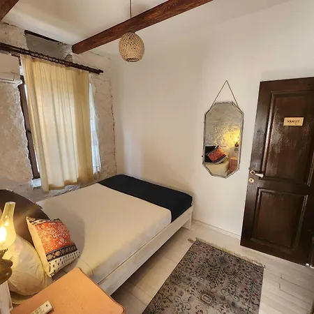 Kapela Tas Alacati فندق